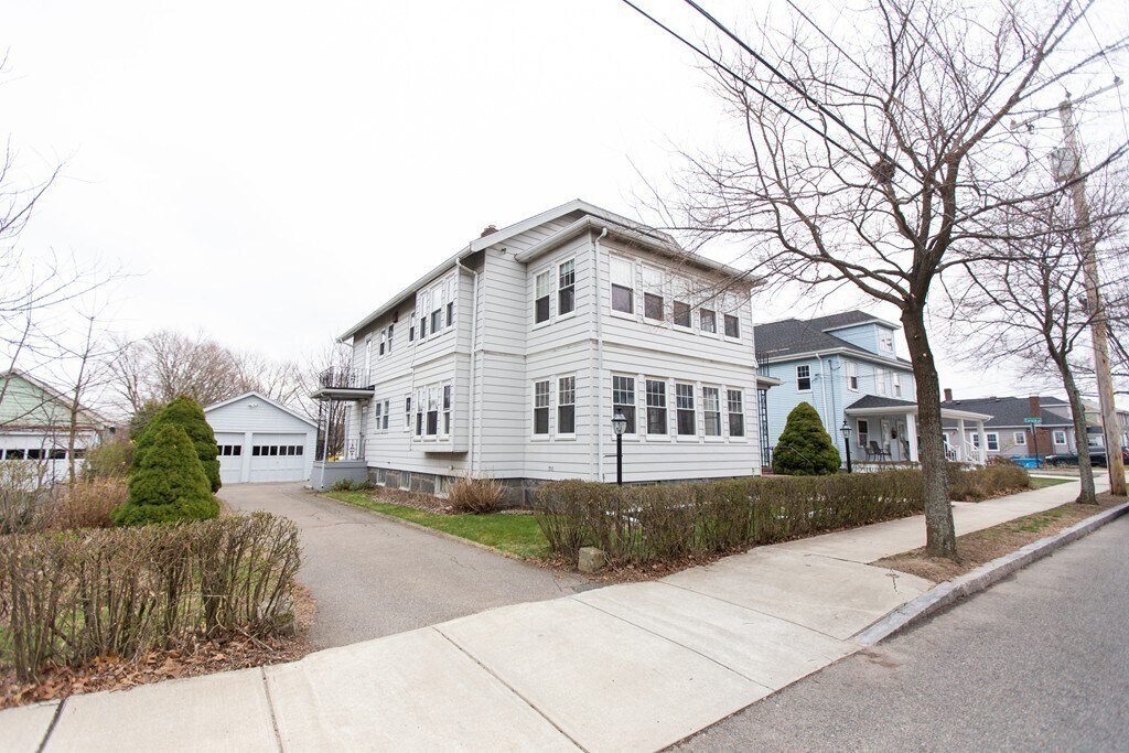 30 Moffat Rd Unit 2, Quincy, MA 02169 Room for Rent in Quincy, MA