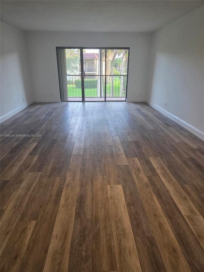 Building Photo - 307 Lakeview Dr
