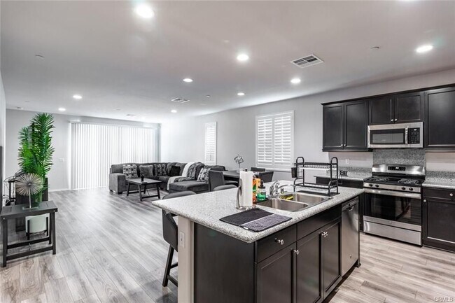 Foto del edificio - 44116 51st St W