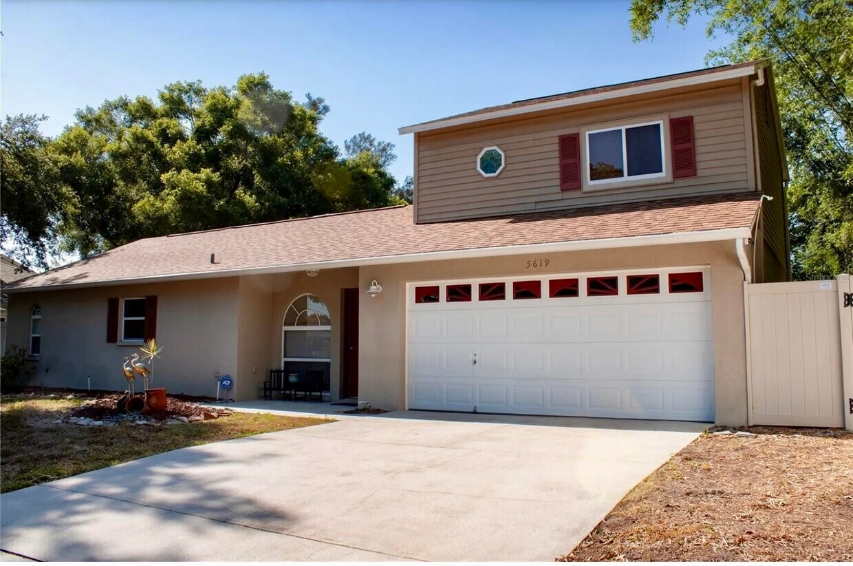 Foto principal - 5619 52nd Ave N
