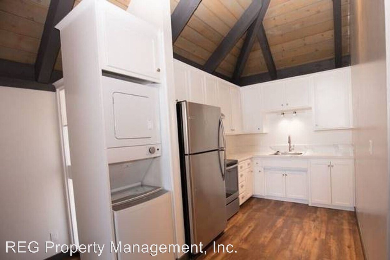 Primary Photo - 1039 Montalban St