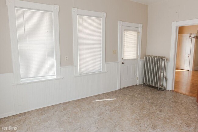 Foto del edificio - 3 br, 1.5 bath House - 410 Baker Street W