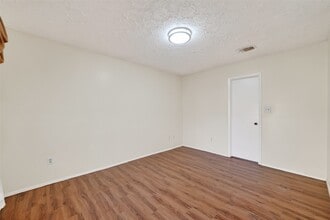 Building Photo - 15811 Pfeiffer Dr