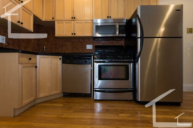 Foto del edificio - 9/1 No Fee! Renovated 4BR/2BA in Brookline/BU West area