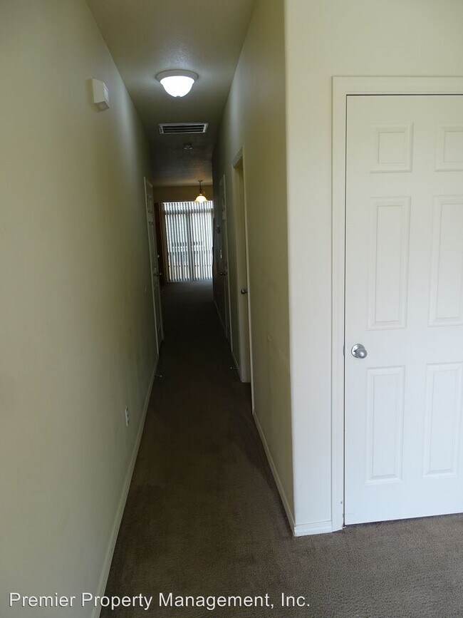Foto del edificio - 3 br, 2.5 bath House - 13006 NE 25th St