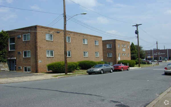 Building Photo - Loretta Arms