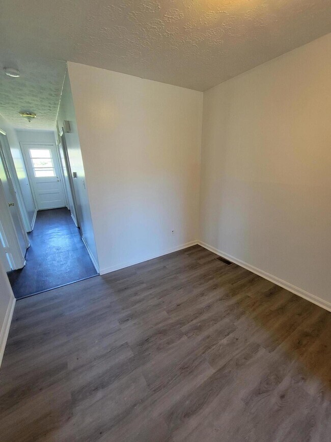 Building Photo - 1821 Chatsworth Dr