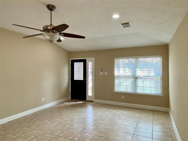 Foto del edificio - 3343 Legends Creek Dr