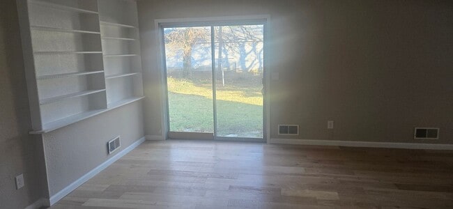 Building Photo - Newly Renovated