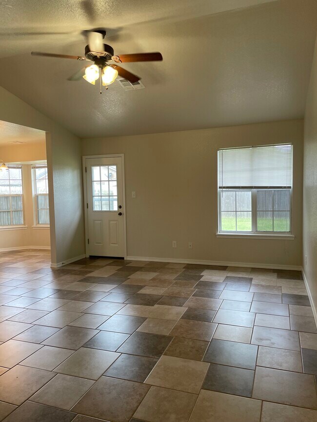 Foto del edificio - 9457 Magnolia Wood Dr