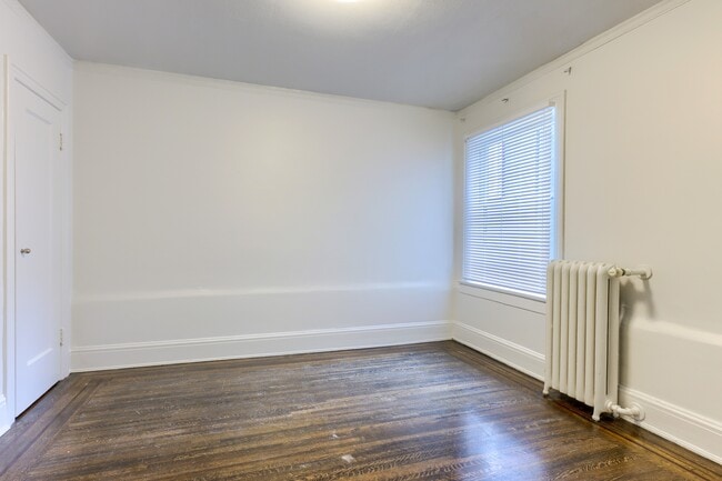 Building Photo - 935 Jervis St