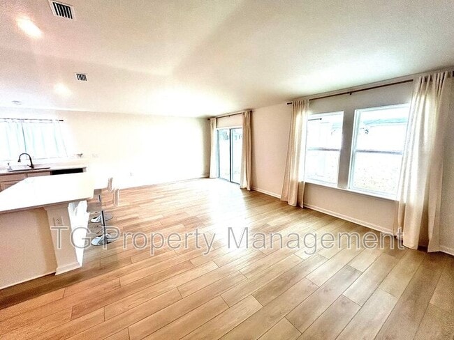Foto del edificio - 1046 Panther Lk Pkwy