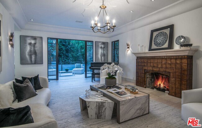 Foto del edificio - 7801 Hillside Ave