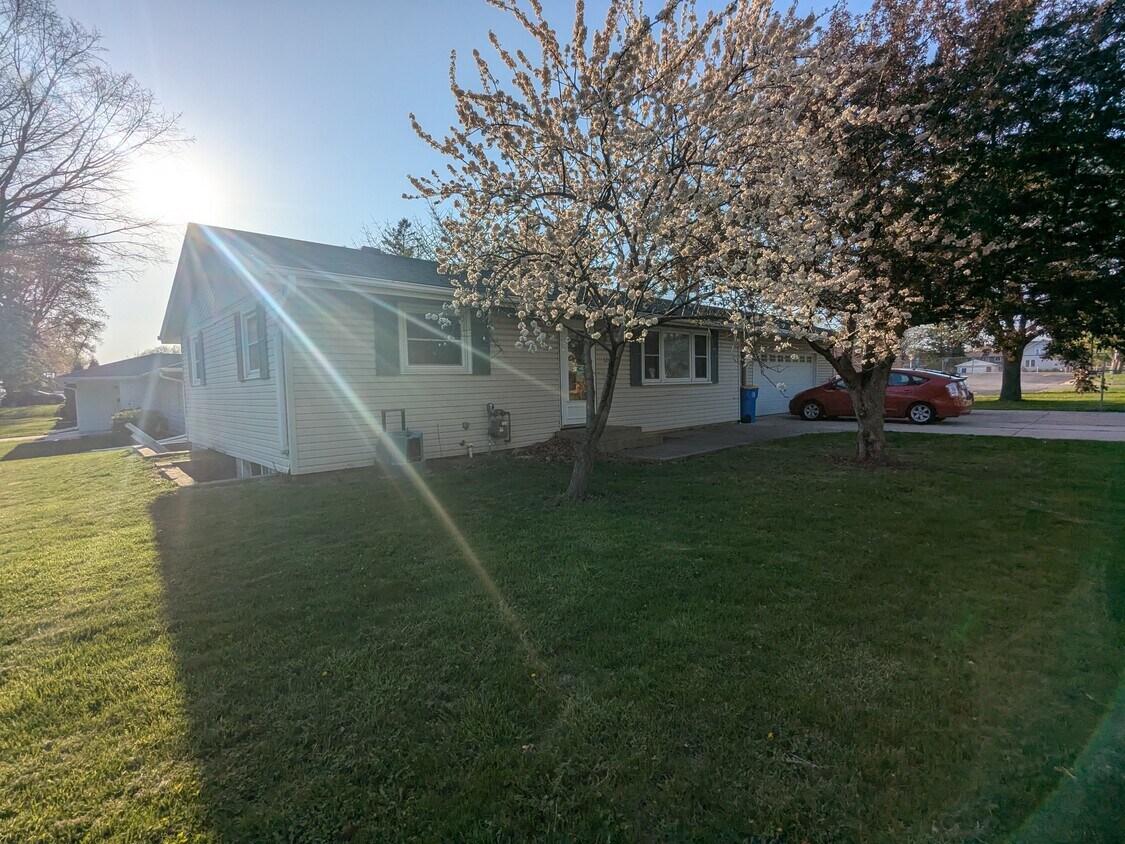 Foto principal - 1212 Saint Paul Rd