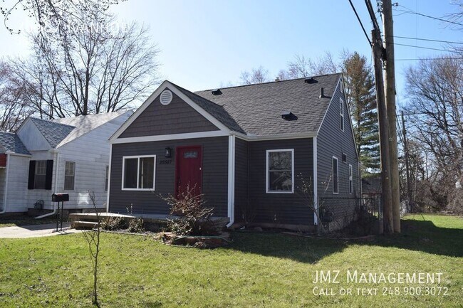 Building Photo - COMPLETELY UPDATED 3 BEDROOM BUNGALOW FOR ...