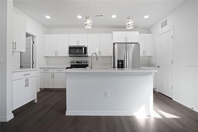 Building Photo - 1311 Hillsborough Ln