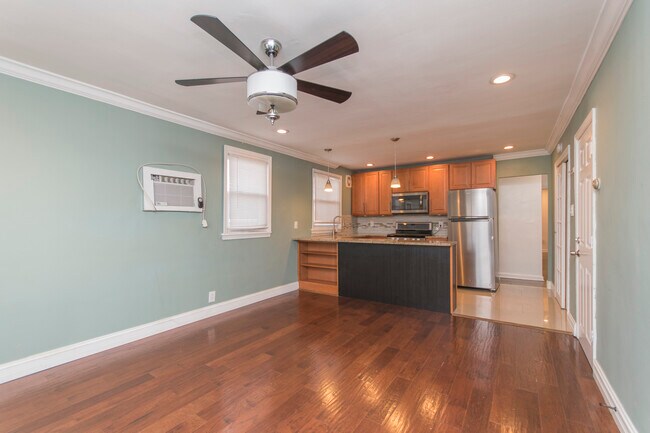 Building Photo - 533 Glenview St