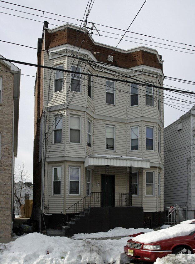 Primary Photo - 21 Grant Ave