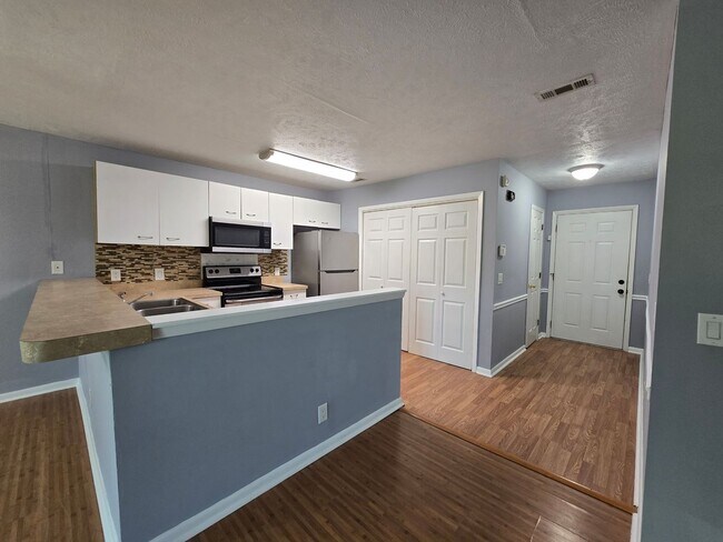Foto del edificio - 6752 Willowbrook Dr
