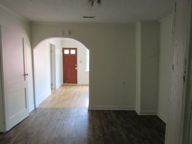 Building Photo - Spacious 2BR Brick Home Near Downtown Sumter – Great Layout!