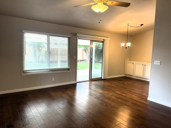 Foto del edificio - 875 E Cromwell Ave