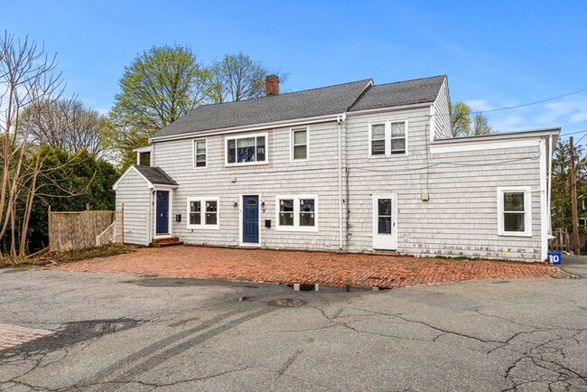 Building Photo - 9 Maple Cir