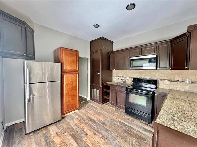 Foto del edificio - 1033 E 10th St