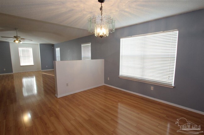 Building Photo - 2432 Gulf Breeze Ave