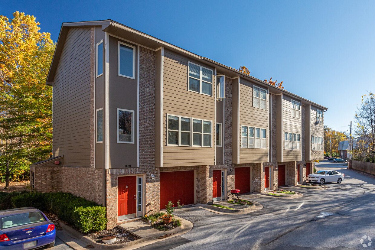 Foto del edificio - College Creek Condos