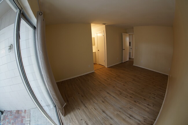 Building Photo - 6159 Sandcrest Cir