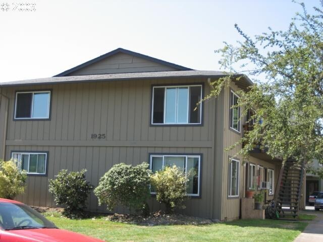 Primary Photo - 1925 33rd Ave