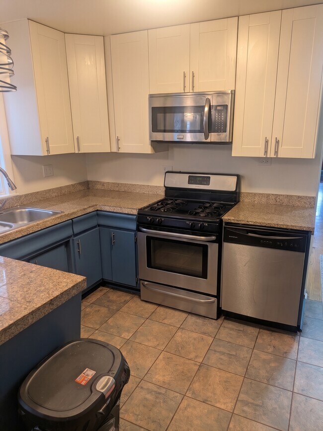 Cocina - 4853 N Talman Ave