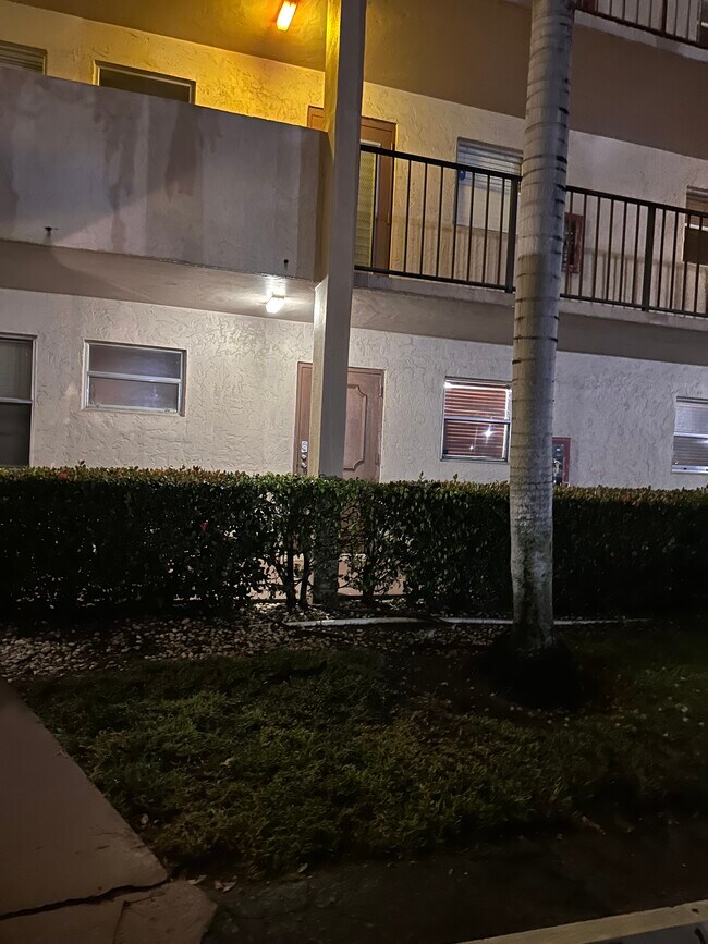 Foto del edificio - 8311 Sands Point Blvd