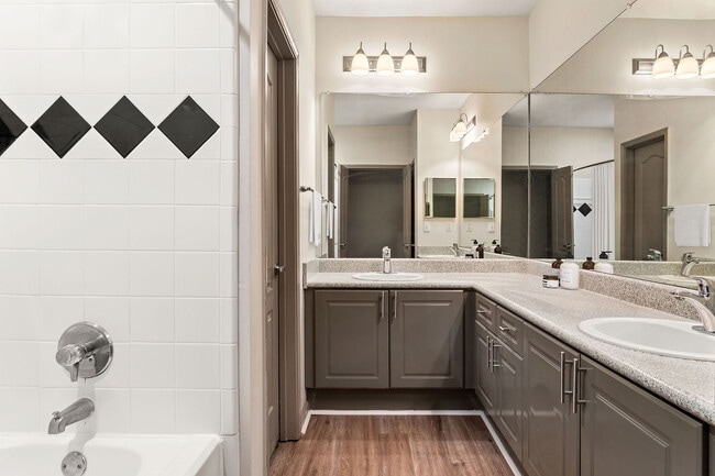 C234080 Retiro en Sweetwater_VS Still_3B2B_Bath2_1_final - Retreat at Sweetwater