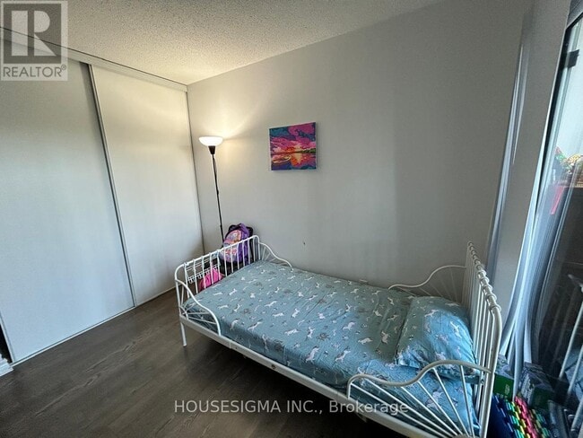 Building Photo - 28 Empress Ave