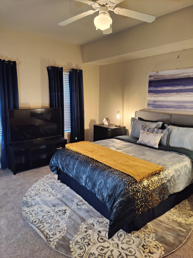Main Bedroom - 6105 Venecia Dr