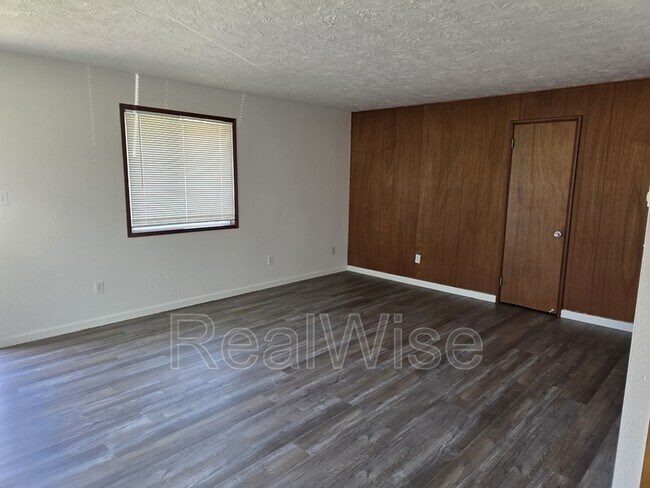 Foto del edificio - 616 NE Anderson St