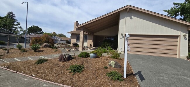Building Photo - Beautiful 55+ Community of Oakmont