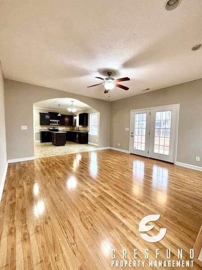 Foto del edificio - 15-20 Minutes from Fort Bragg and Cape Fear Valley! 4 Bed, 2.5 Bath AVAILABLE FOR MOVE IN NOW!