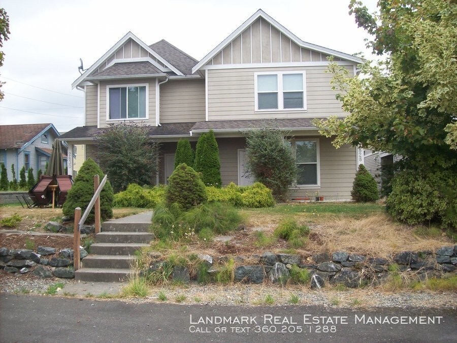 Primary Photo - 2830 Moore St