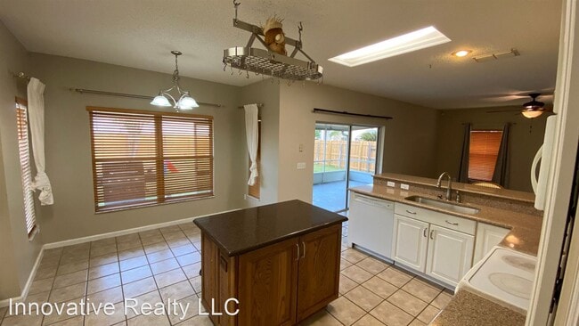 Building Photo - 4 br, 2.5 bath House - 327 Lytton Circle