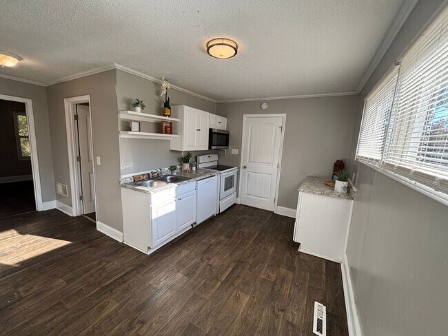 Foto del edificio - 2436 Davis Park Rd