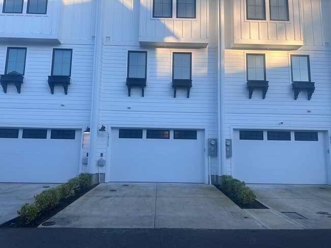 Building Photo - 12113 127th Ave E