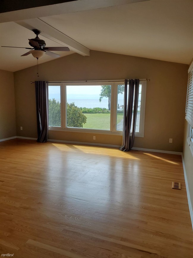 Building Photo - 204 Lac Sainte Claire Dr