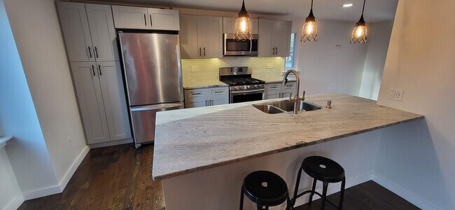 Kitchen - 121 Trolley Crossing Ln