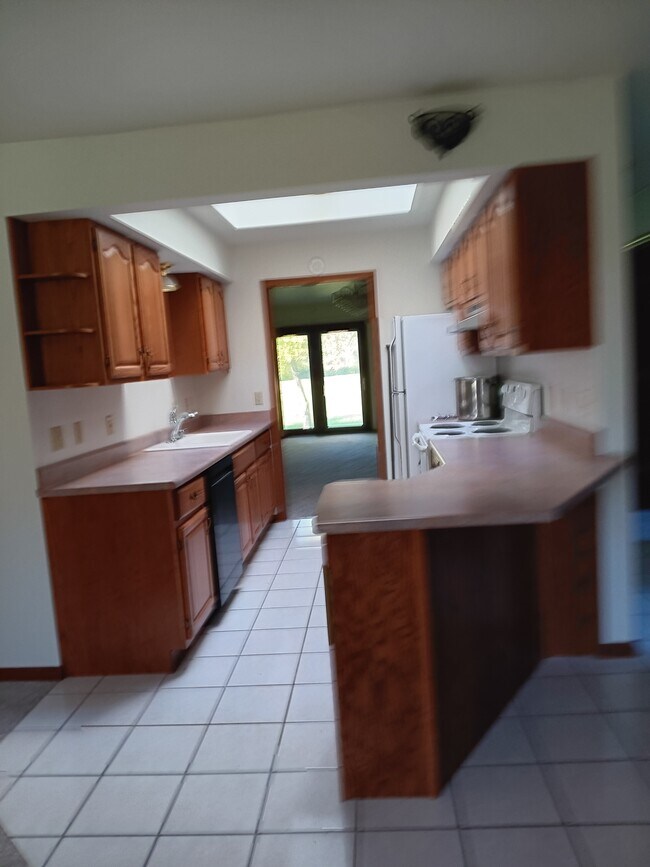 402 Glen View Ln Unit Deluxe Condo, Slinger, WI 53086 Condo for Rent