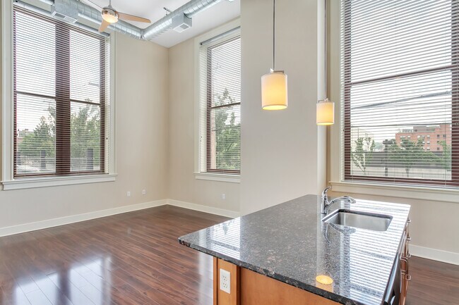 Foto del edificio - Fifth Avenue School Lofts