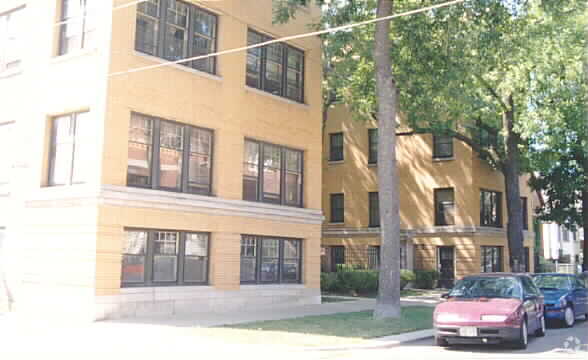 Foto del edificio - 2418-2428 N Sawyer Ave