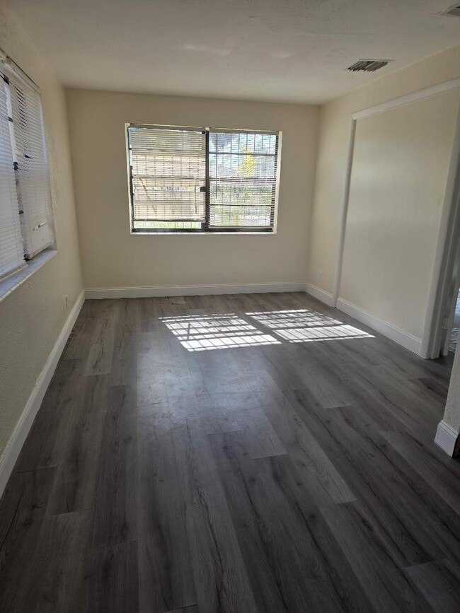 Photo - 91 NE 2nd Ave House