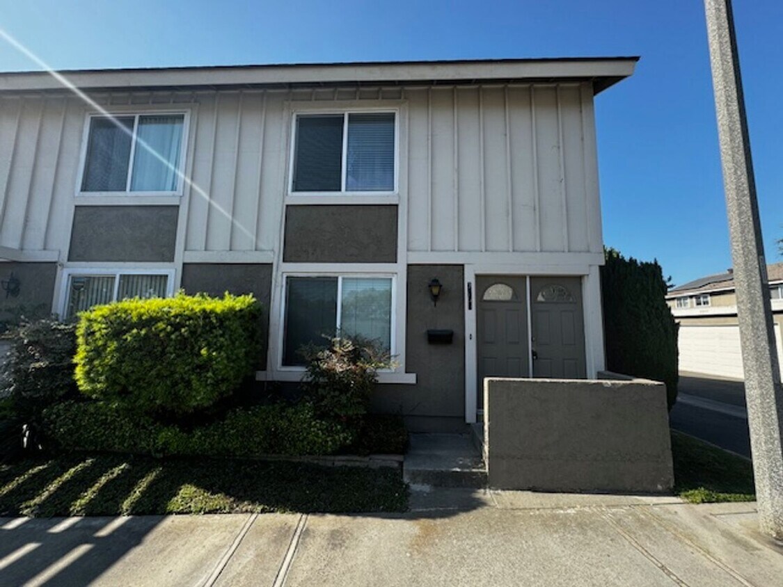 Primary Photo - Quiet and Quaint 3 Bed-1.5 bath Home in St...